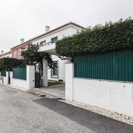 Flh Restelo Duplex With Garden & Parking