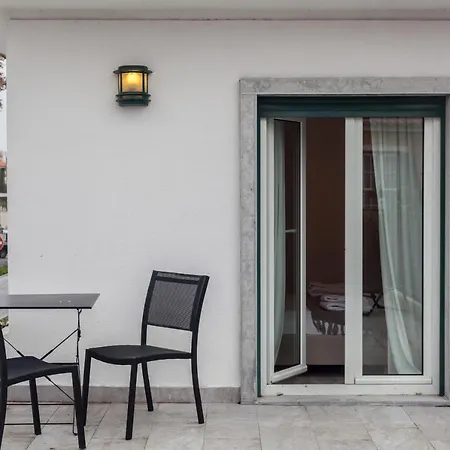 Flh Restelo Duplex With Garden & Parking * Lissabon
