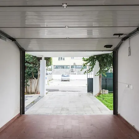 Vakantiehuis Flh Restelo Duplex With Garden & Parking Lissabon