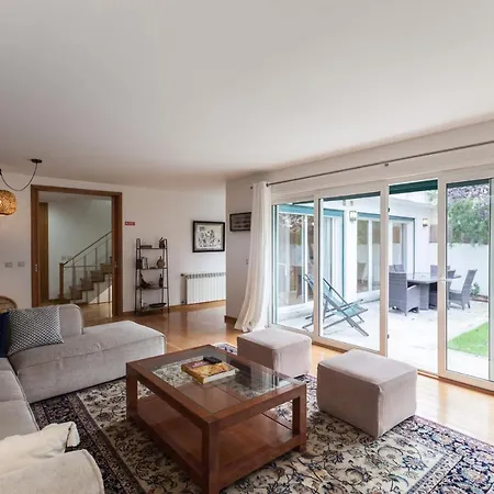 Flh Restelo Duplex With Garden & Parking Vakantiehuis