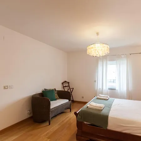 Flh Restelo Duplex With Garden & Parking Vakantiehuis