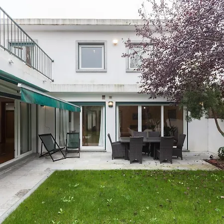 Vakantiehuis Flh Restelo Duplex With Garden & Parking *